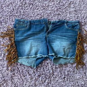Plus Size 20 Fringed jean shorts